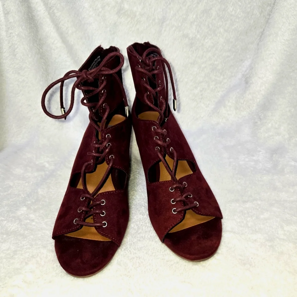 Dolcetta 5.5 Burgundy Strappy Wedge Booties Velvety Y2K Sassy RETRO FLASHY HIGH